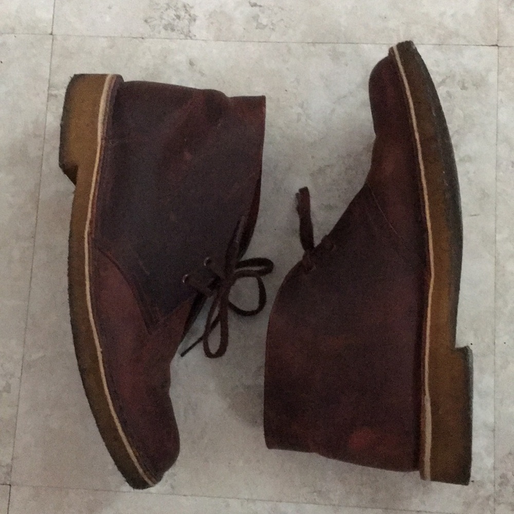 Clark’s women’s desert boot in burgundy 6 1/2